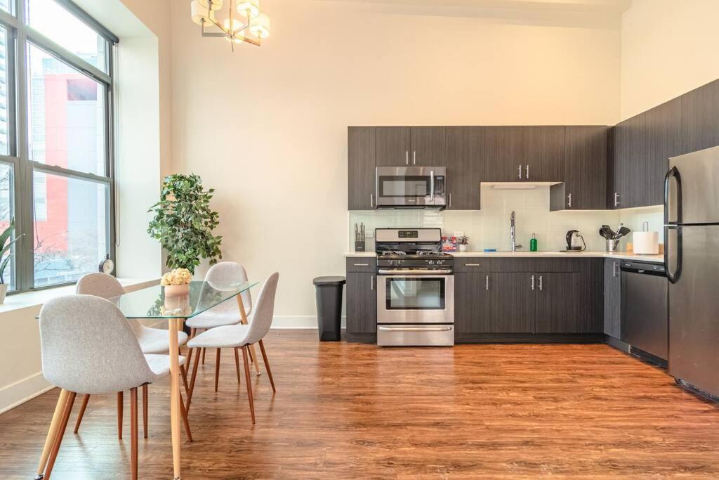 Mccormick Place 420 Friendly 3br/2ba With Optional Parking For Up To 8 Guests Apartamento *