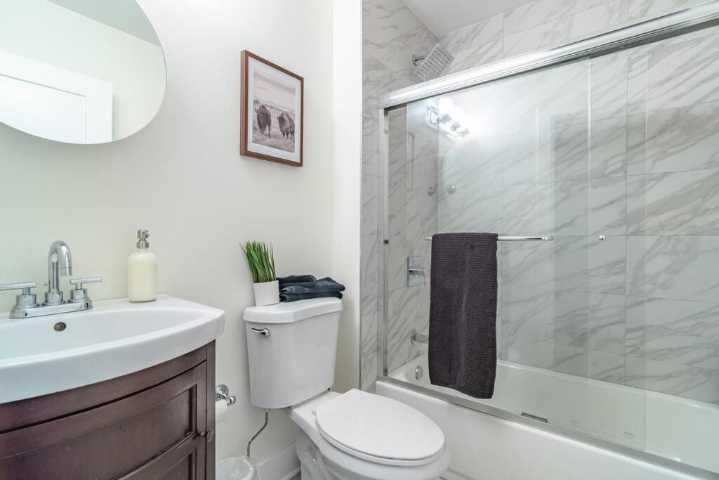 Apartment Mccormick Place 420 Friendly 3br/2ba With Optional Parking For Up To 8 Guests *