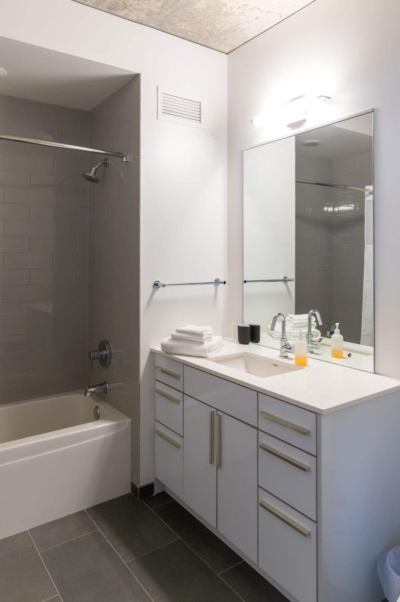 2br Executive With Fast Wi-fi Apartment