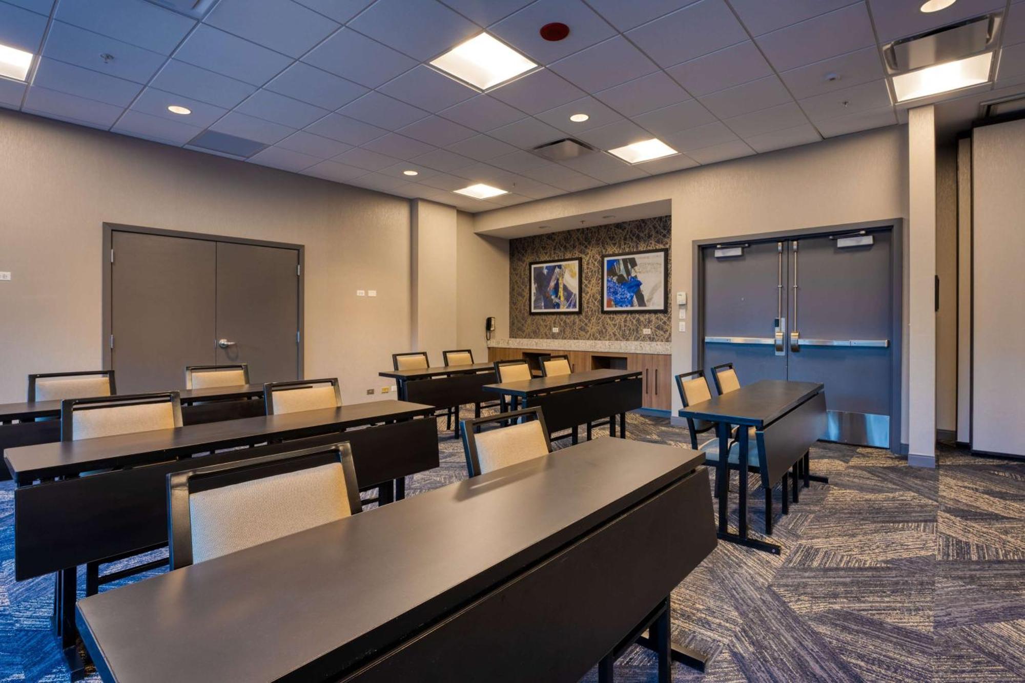 Hampton & Chicago-downtown Hotel 3*