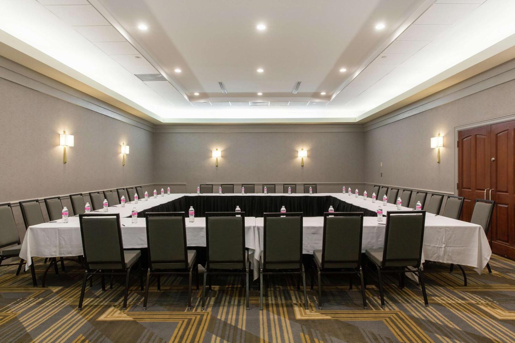 Hilton Chicago/oak Lawn Hotel 3*