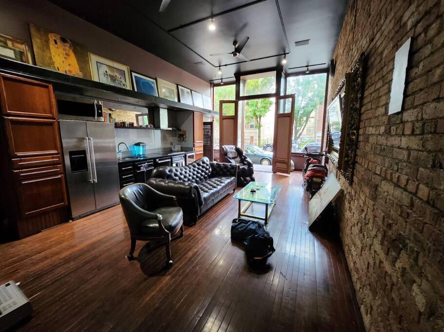 Apartment Unique + Creative Loft Chicago