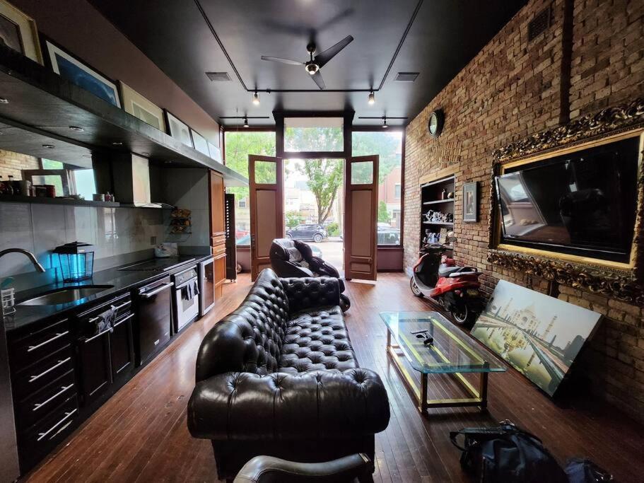 Apartment Unique + Creative Loft Chicago