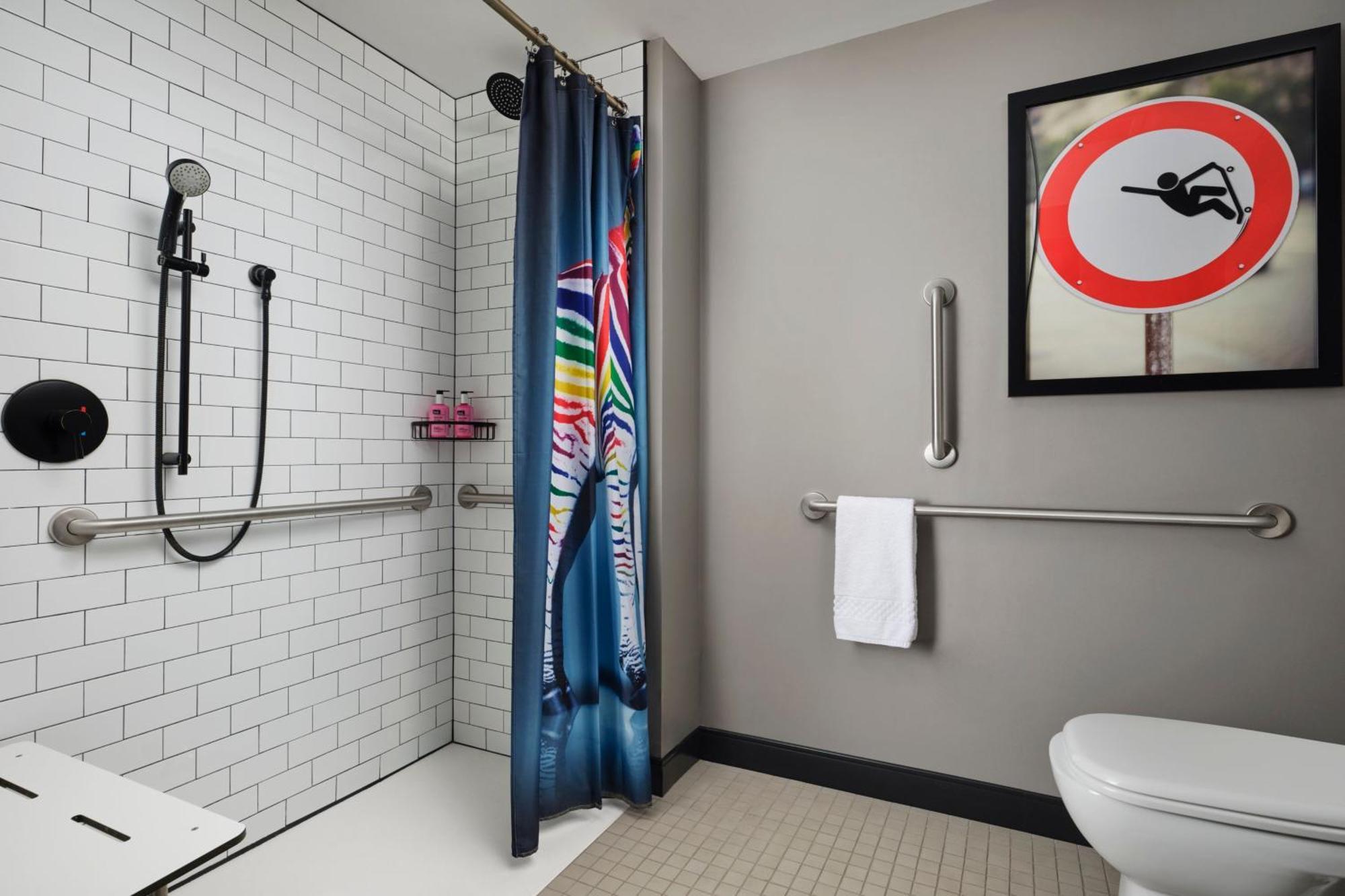 Moxy Downtown Hotel 3*