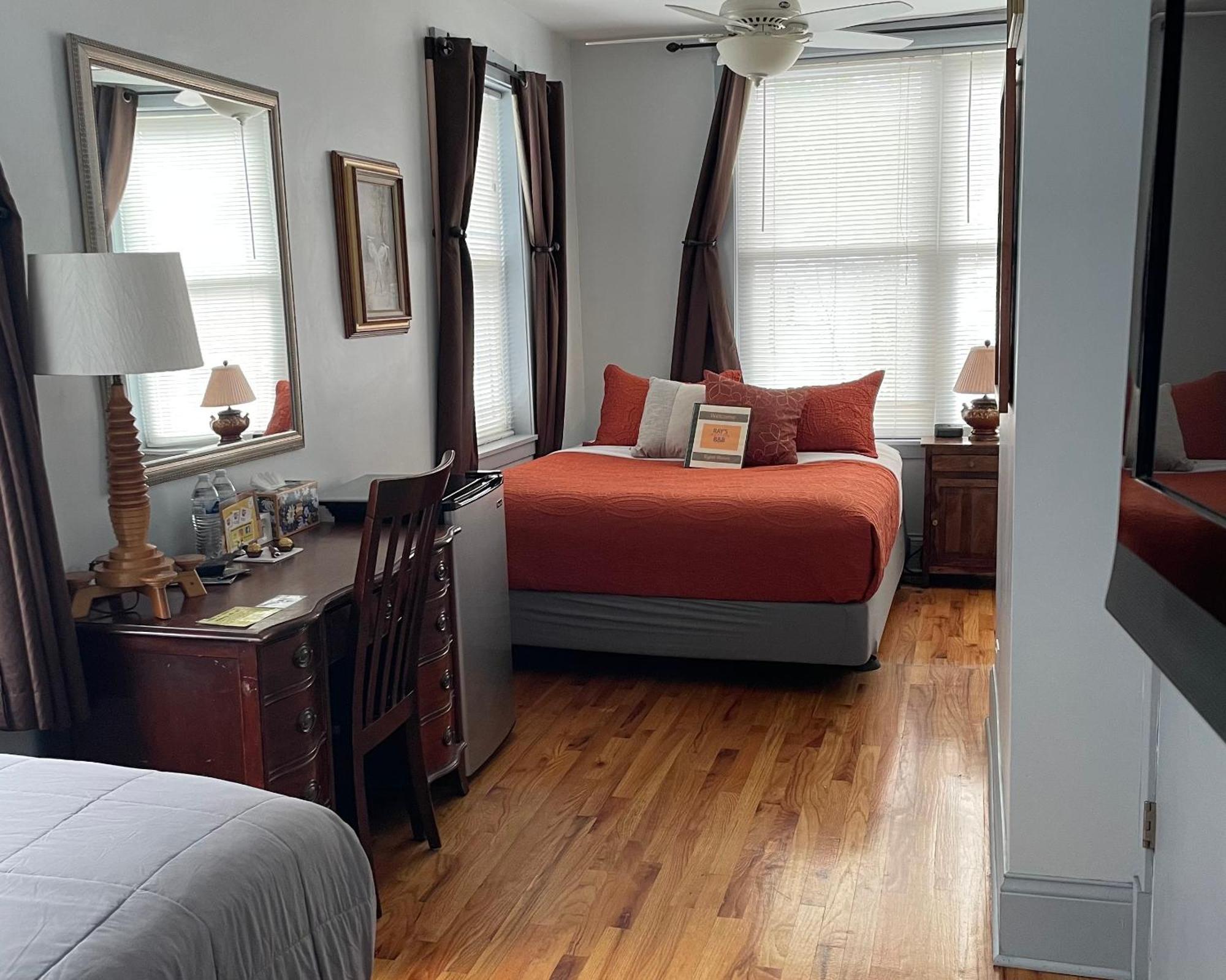 Ray's Bucktown 3* Chicago
