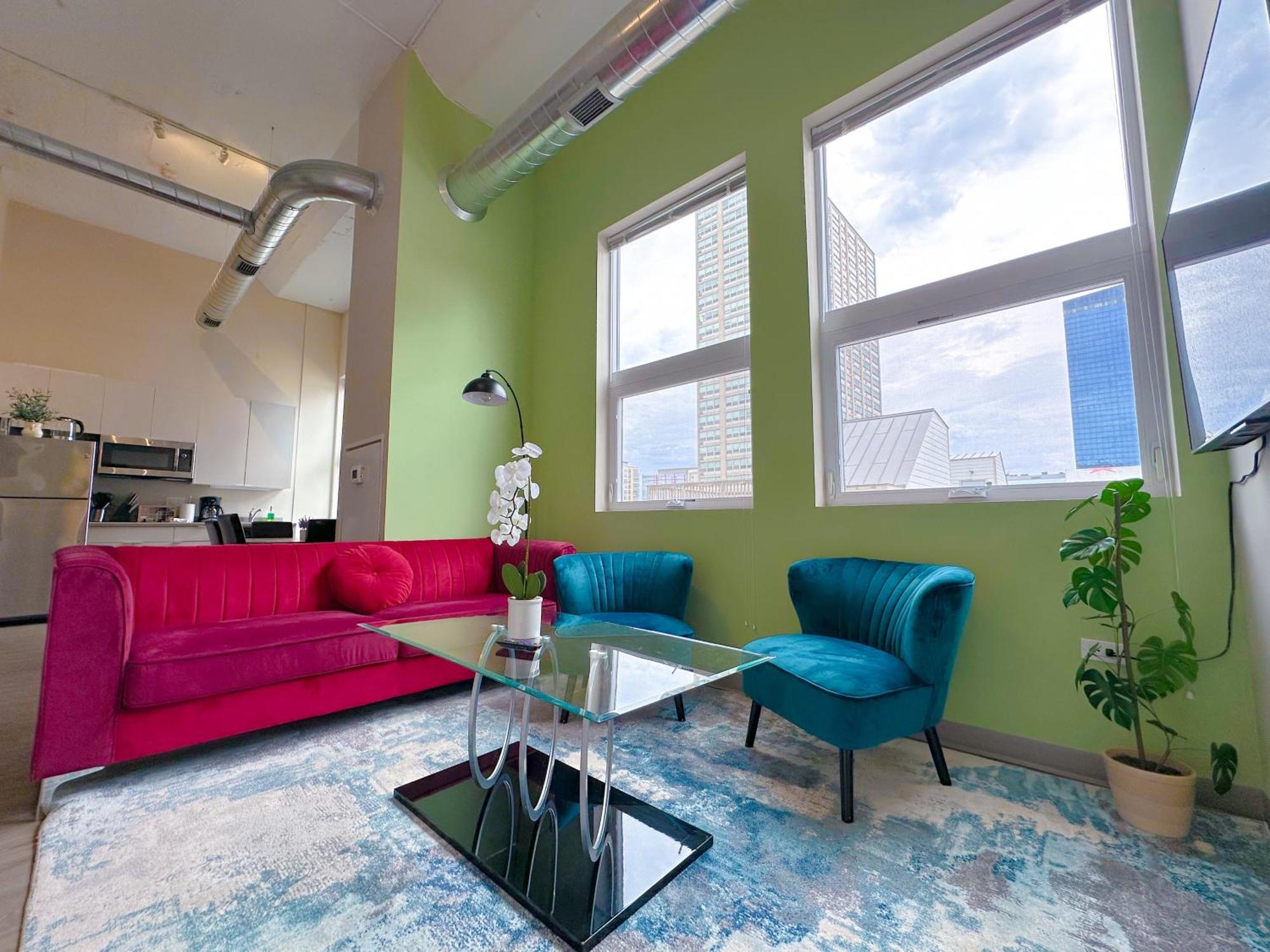 Mccormick 2br/2ba Oasis With Optional Parking, Patio, Gym For Up To 6 Guests * Chicago
