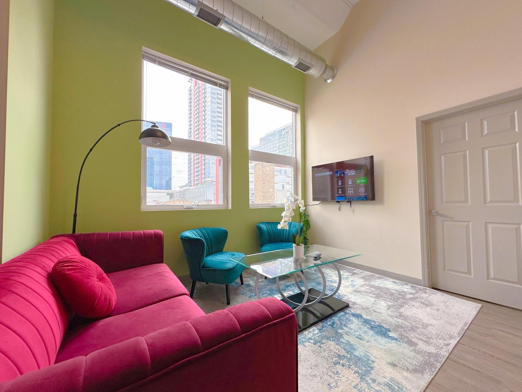 Mccormick 2br/2ba Oasis With Optional Parking, Patio, Gym For Up To 6 Guests Apartment