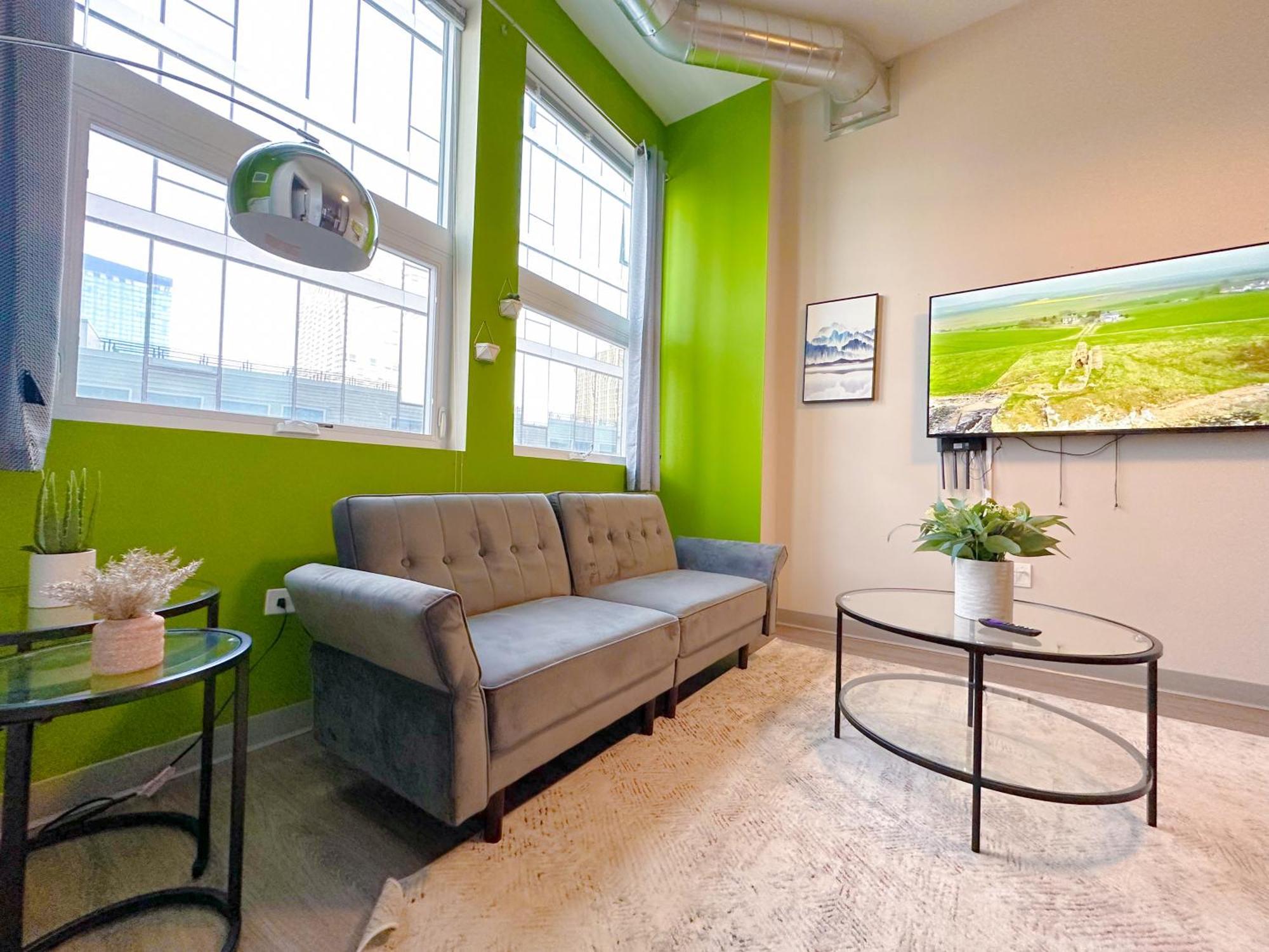 Mccormick Oasis With Balcony, Optional Parking, Patio And Gym Sleeps 6 Near Mccormick Place, Grant Park, Soldier Field & Museum Campus Chicago