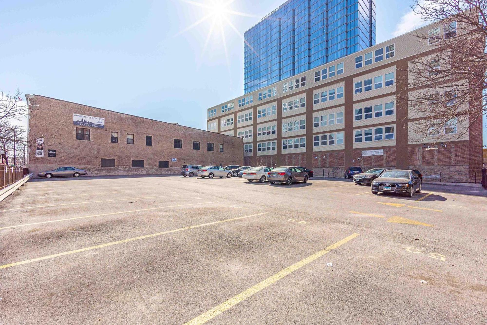 Mccormick 2br/2ba Oasis With Optional Parking, Patio, Gym For Up To 6 Guests Apartment *