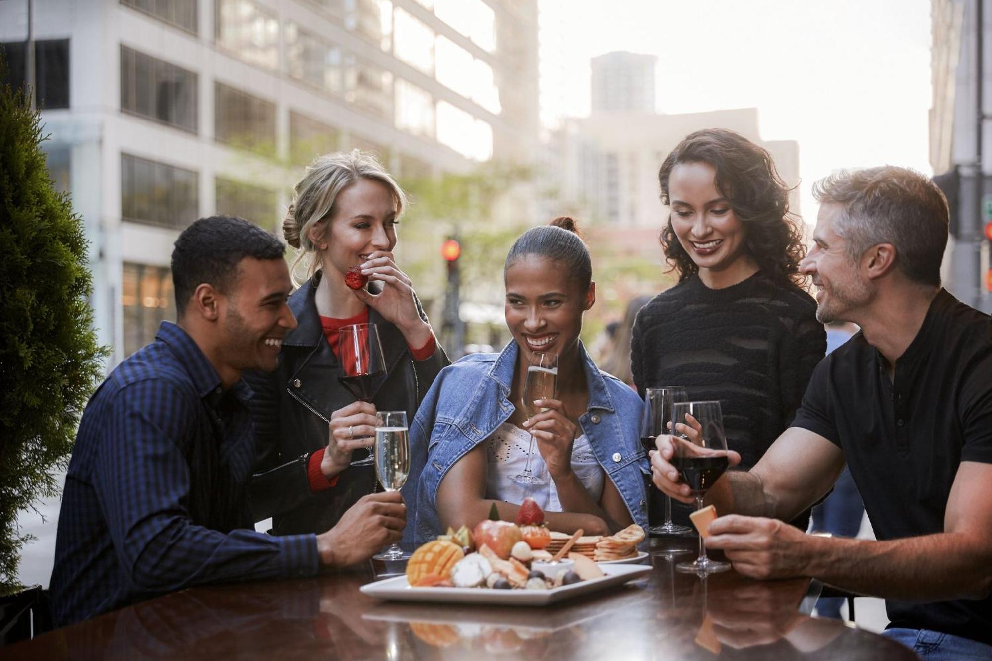 Intercontinental Magnificent Mile By Ihg Hotel Chicago