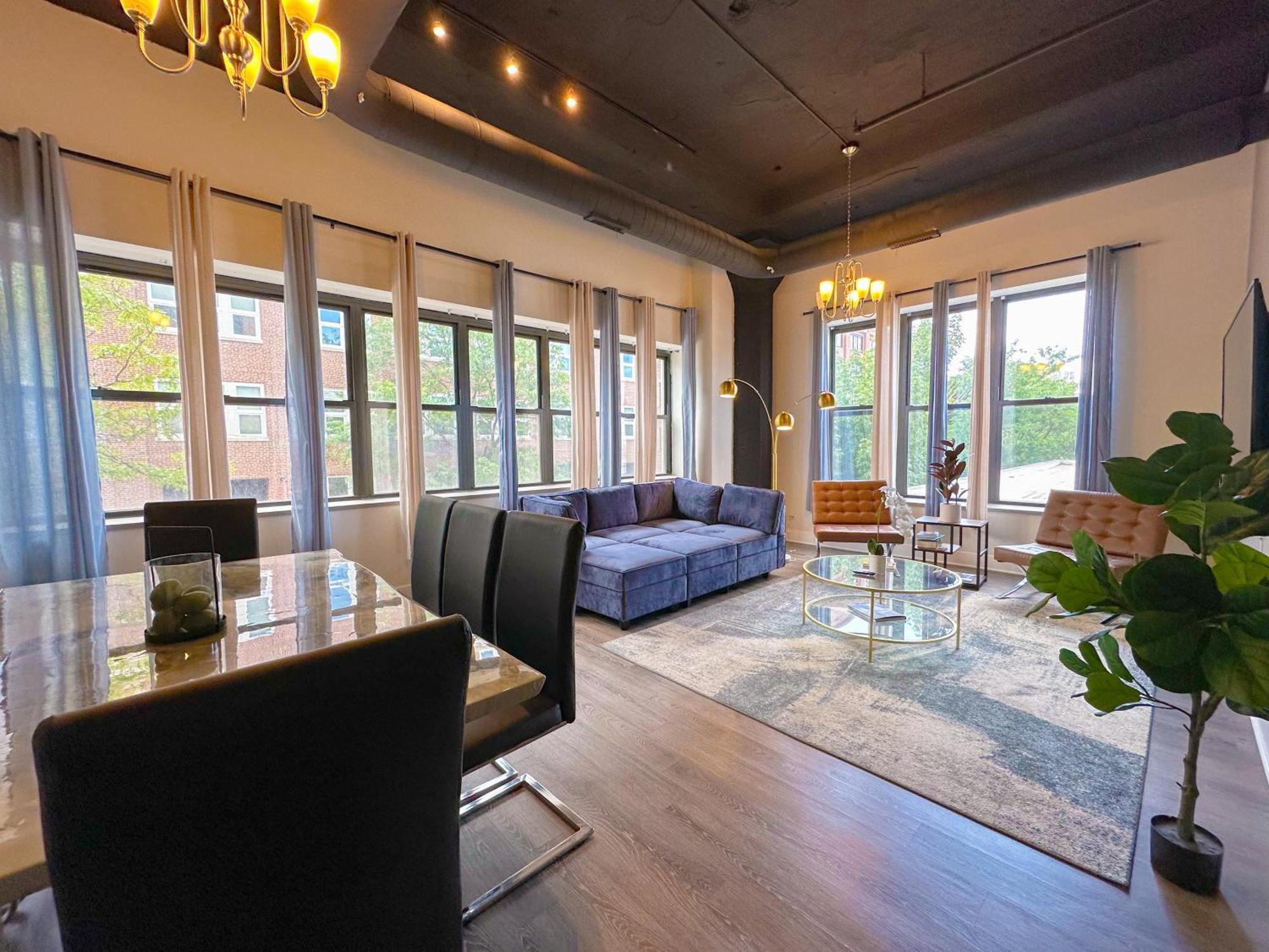 Apartment Group Friendly Spacious 3br With Optional Parking And Gym Access Sleeps 10 Guest Near Mccormick Place And Soldier Field *
