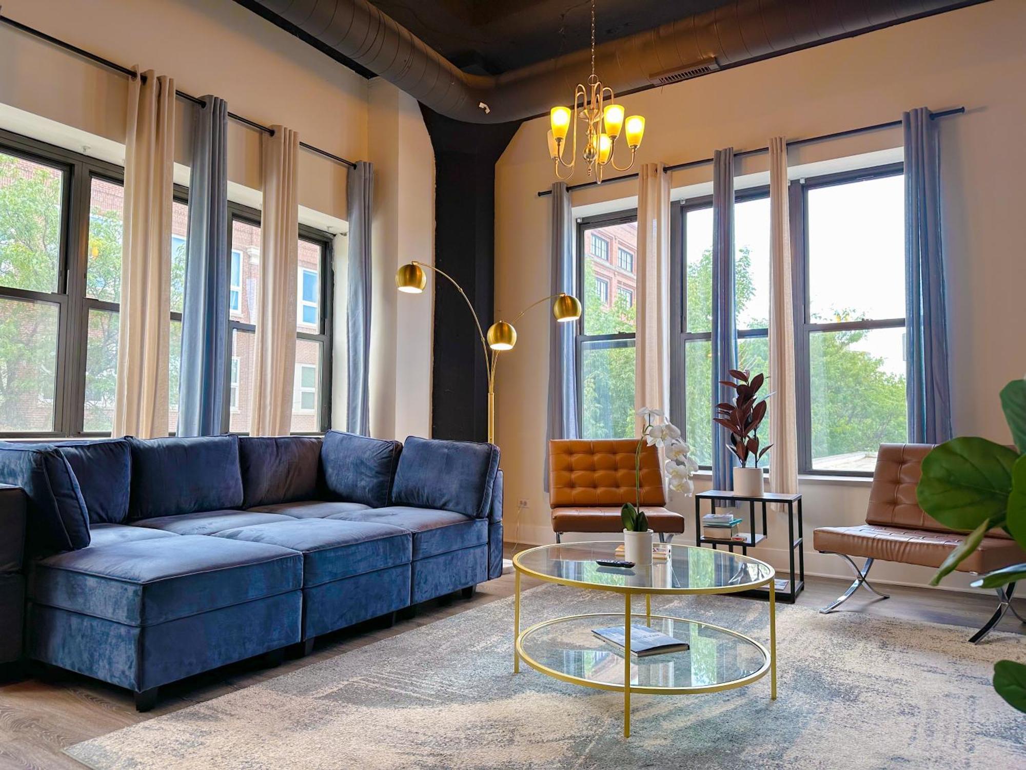 Group Friendly Spacious 3br With Optional Parking And Gym Access Sleeps 10 Guest Near Mccormick Place And Soldier Field Chicago