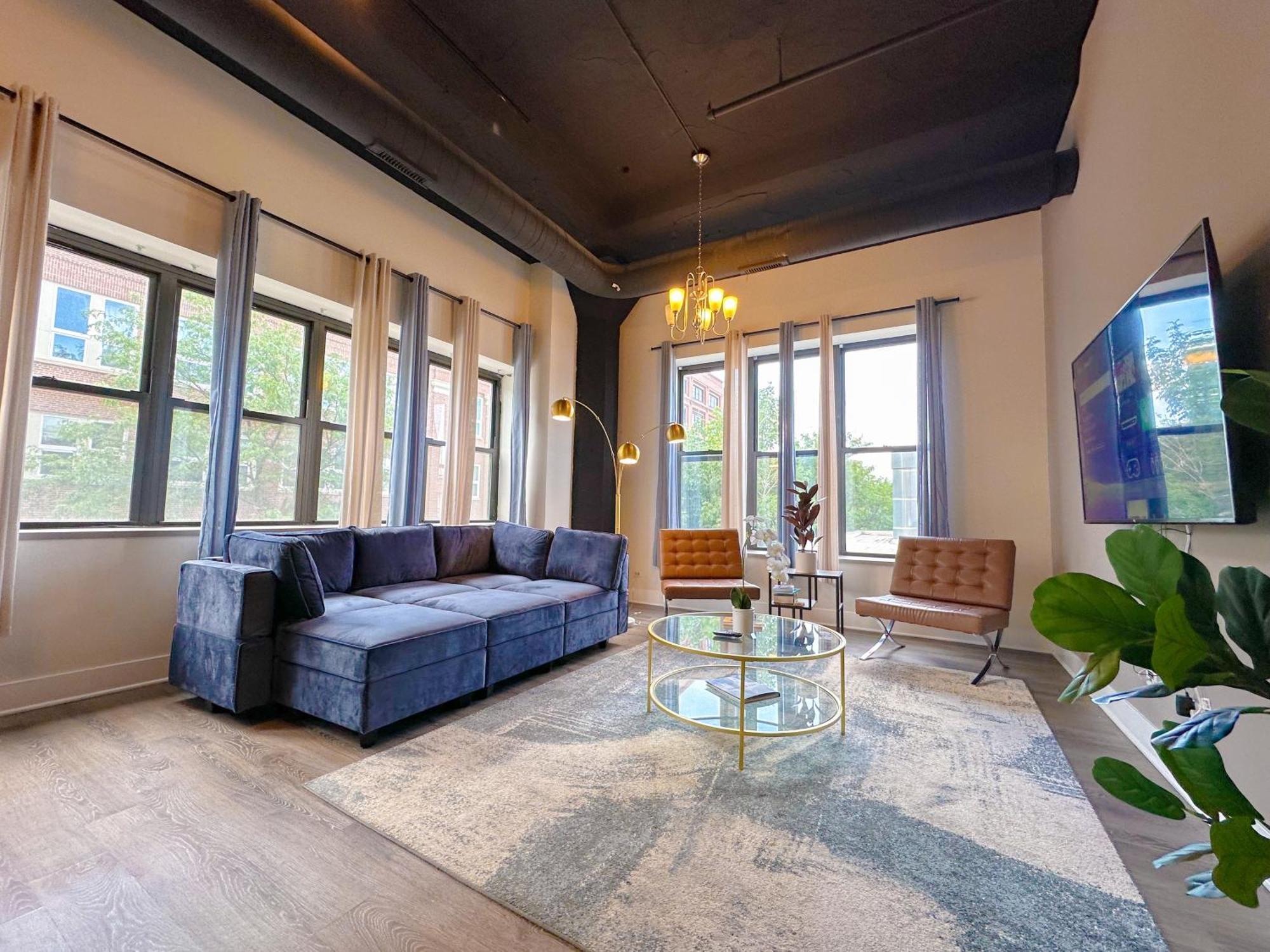 Group Friendly Spacious 3br With Optional Parking And Gym Access Sleeps 10 Guest Near Mccormick Place And Soldier Field Apartment