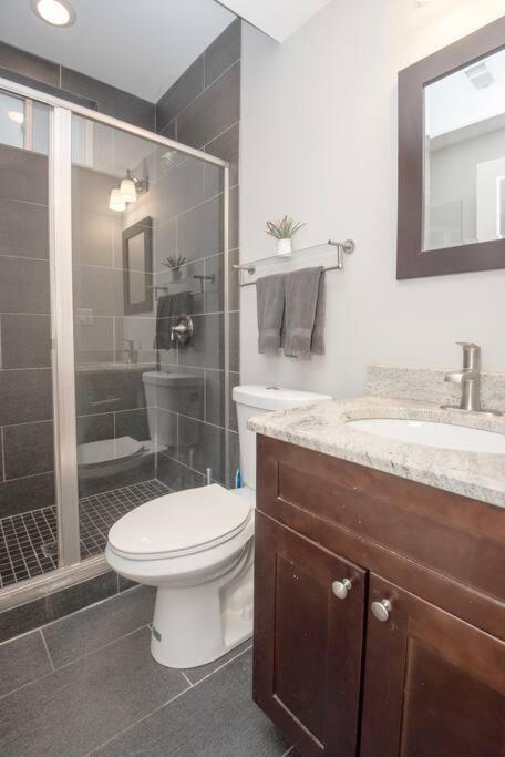 Apartamento Deluxe Duplex In Roscoe-wrigley With Free Parking *