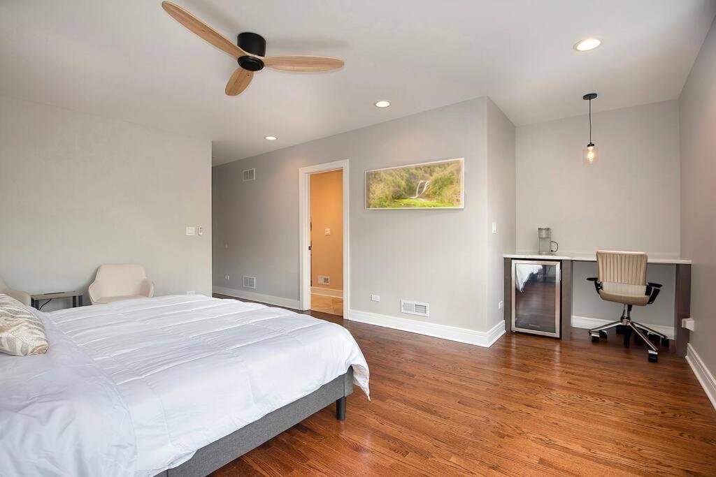 Deluxe Duplex In Roscoe-wrigley With Free Parking