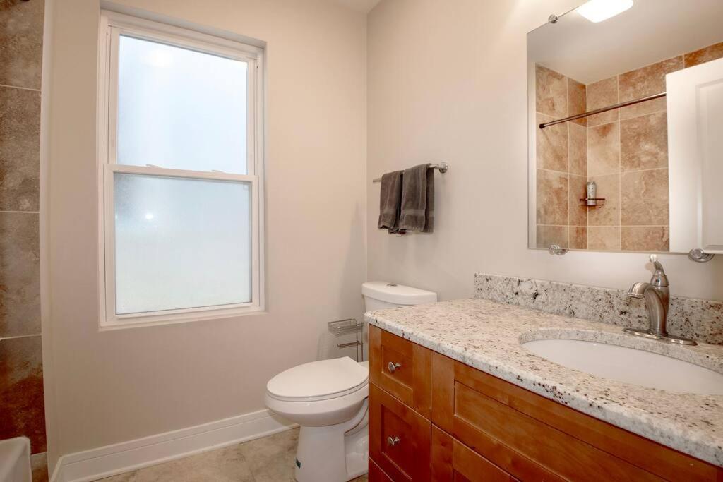 Deluxe Duplex In Roscoe-wrigley With Free Parking Apartamento *