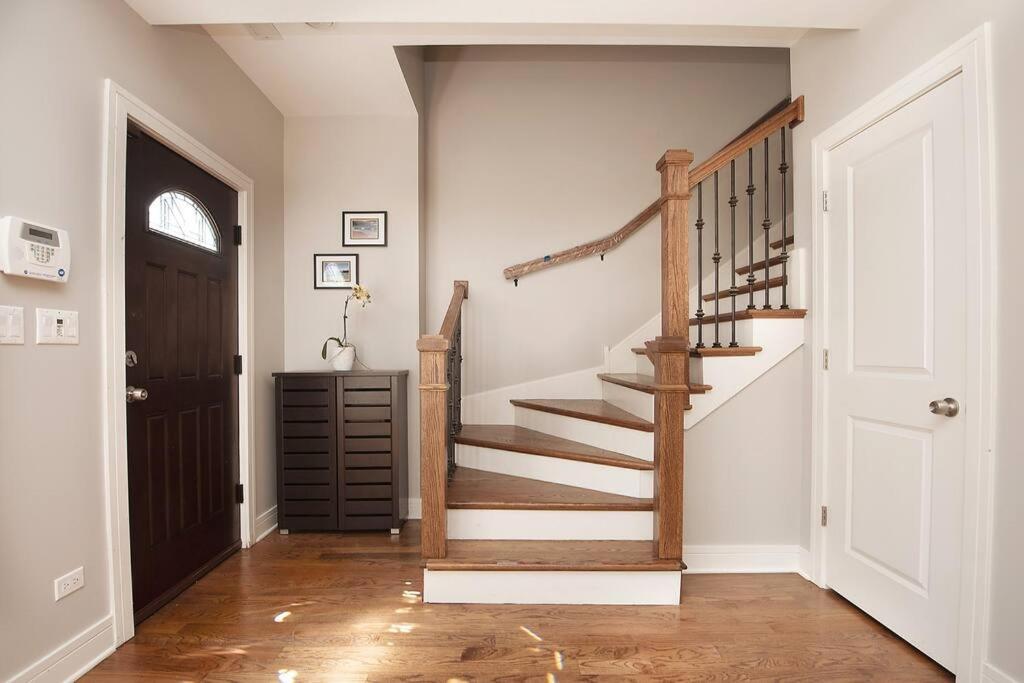 Deluxe Duplex In Roscoe-wrigley With Free Parking