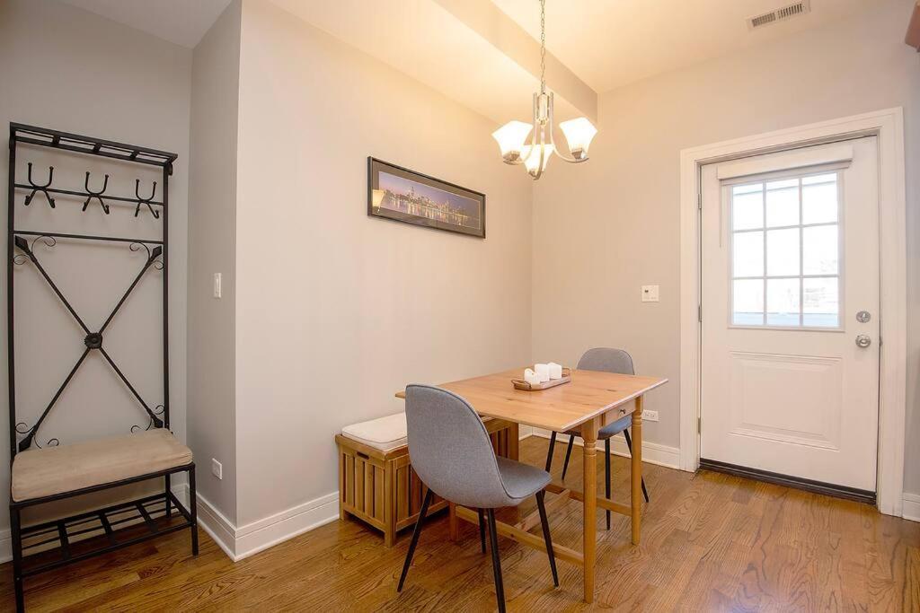 Apartamento Deluxe Duplex In Roscoe-wrigley With Free Parking Chicago