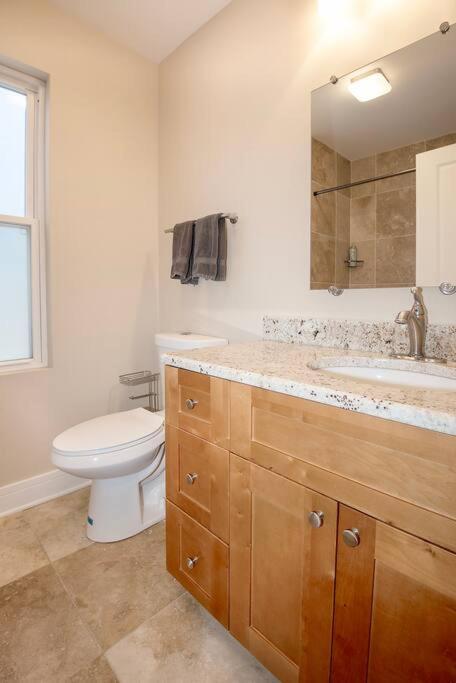 Deluxe Duplex In Roscoe-wrigley With Free Parking *