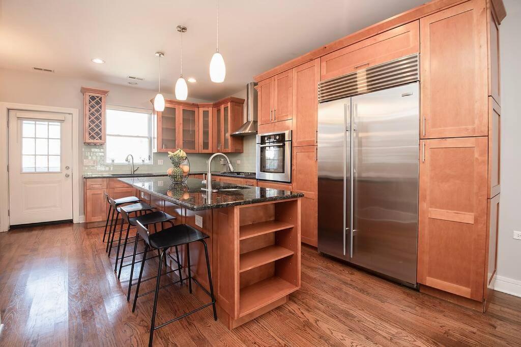Deluxe Duplex In Roscoe-wrigley With Free Parking