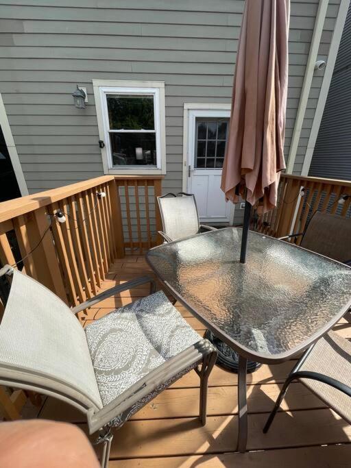 Deluxe Duplex In Roscoe-wrigley With Free Parking Apartamento