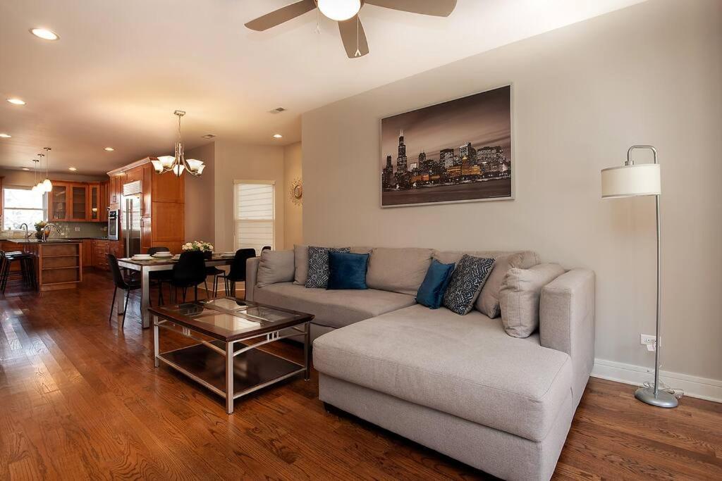 Deluxe Duplex In Roscoe-wrigley With Free Parking Apartamento Chicago