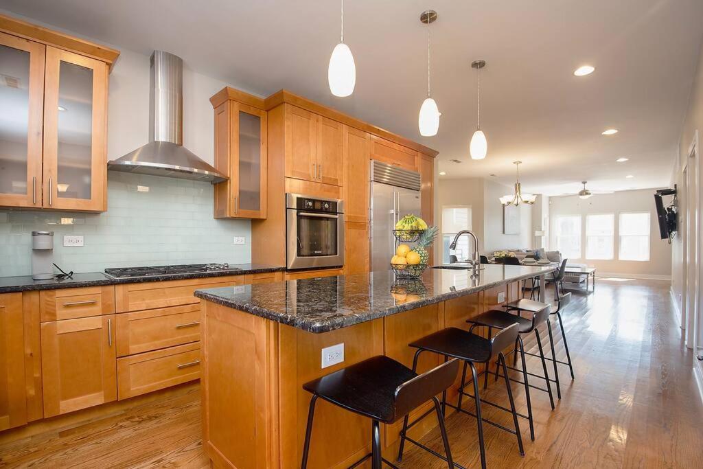 Deluxe Duplex In Roscoe-wrigley With Free Parking