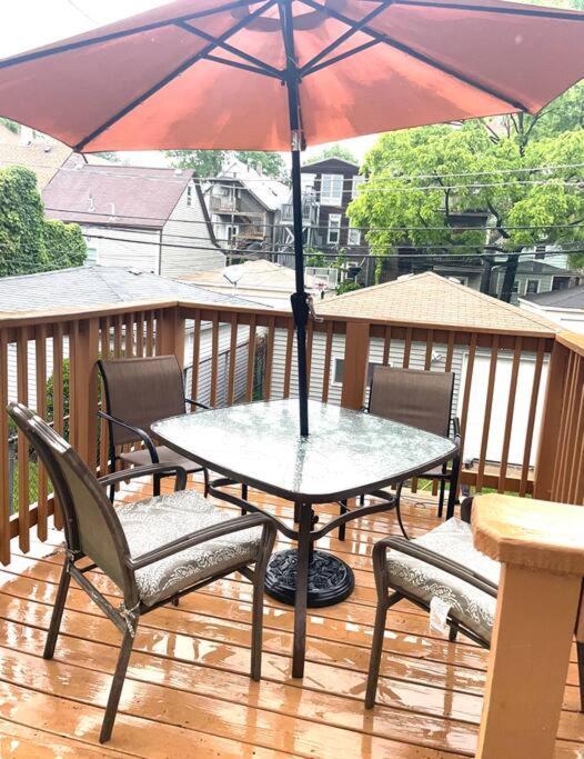 Deluxe Duplex In Roscoe-wrigley With Free Parking Apartamento