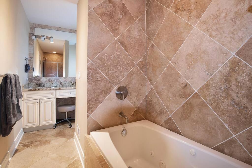 Apartamento Deluxe Duplex In Roscoe-wrigley With Free Parking
