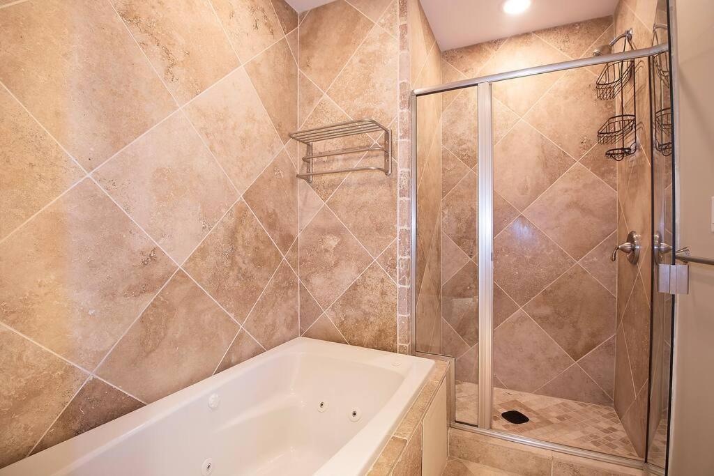 Deluxe Duplex In Roscoe-wrigley With Free Parking Apartamento *