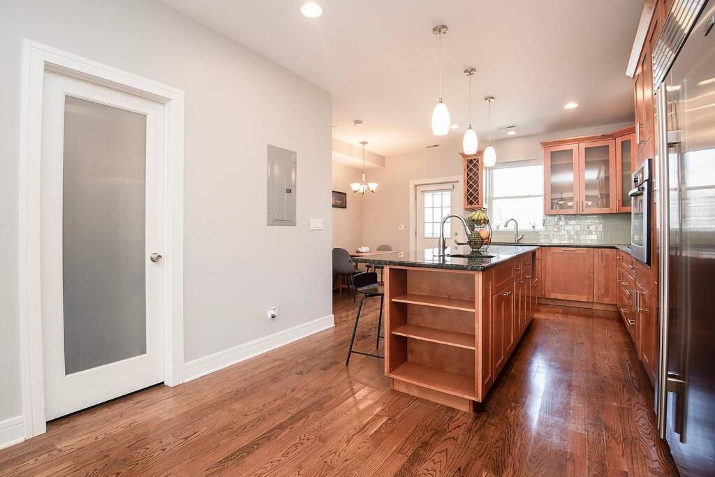 Apartamento Deluxe Duplex In Roscoe-wrigley With Free Parking *