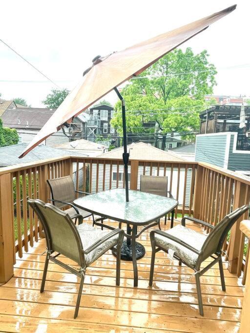 Deluxe Duplex In Roscoe-wrigley With Free Parking Chicago