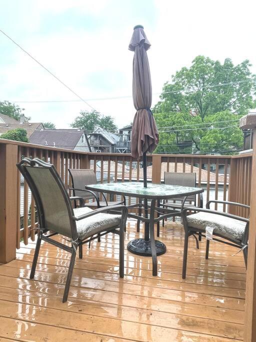 Deluxe Duplex In Roscoe-wrigley With Free Parking * Chicago