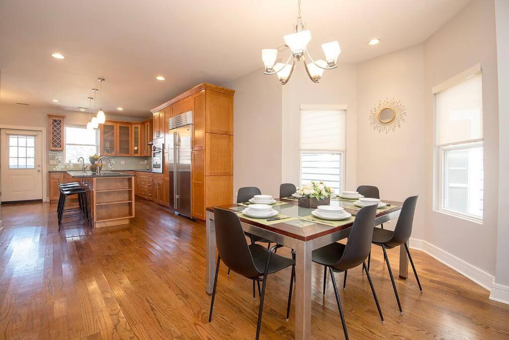 Apartamento Deluxe Duplex In Roscoe-wrigley With Free Parking