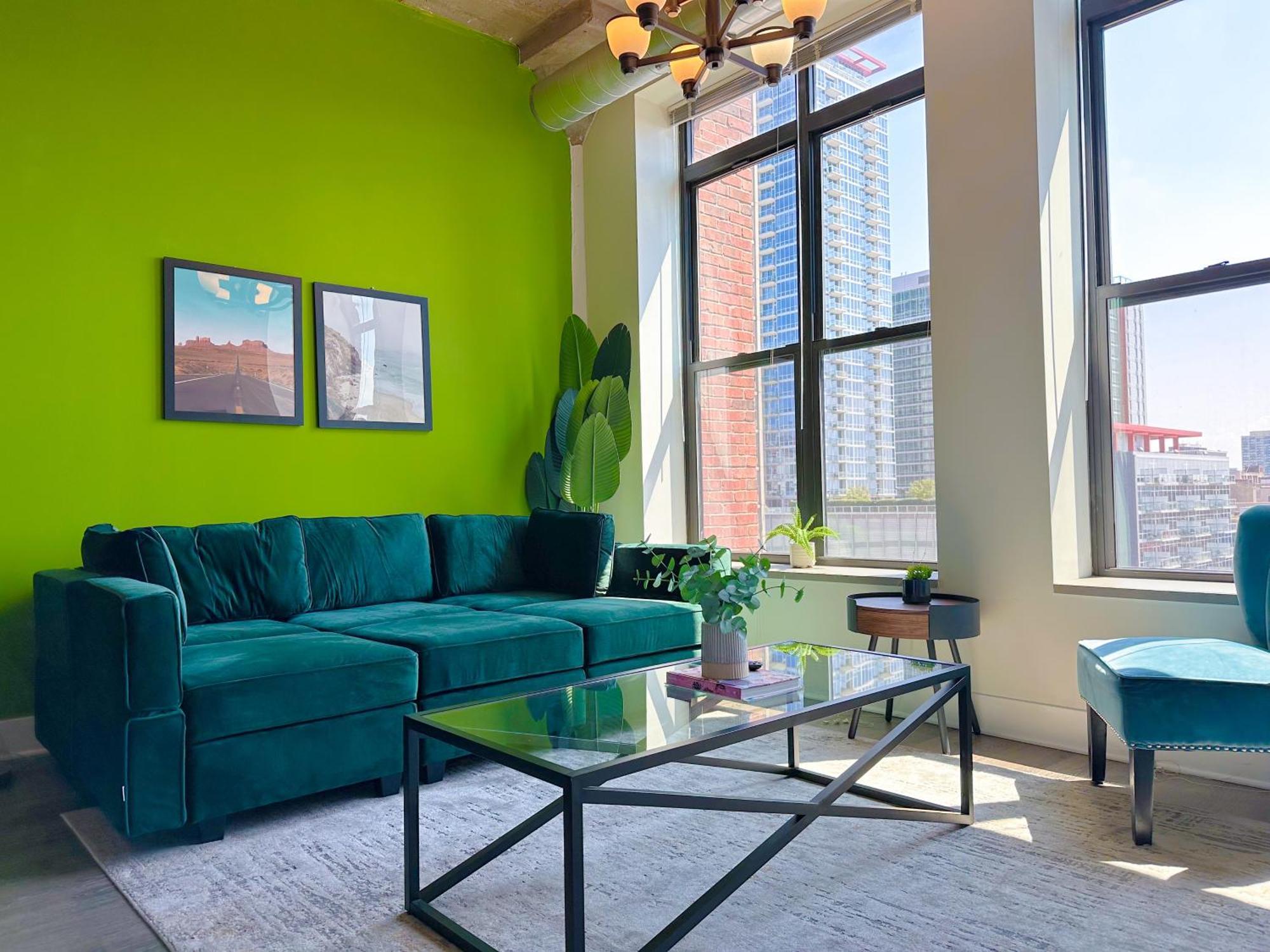 2br South Loop Location With Optional Parking & Gym Access Near Mccormick Place, Shedd Aquarium & Navy Pier *