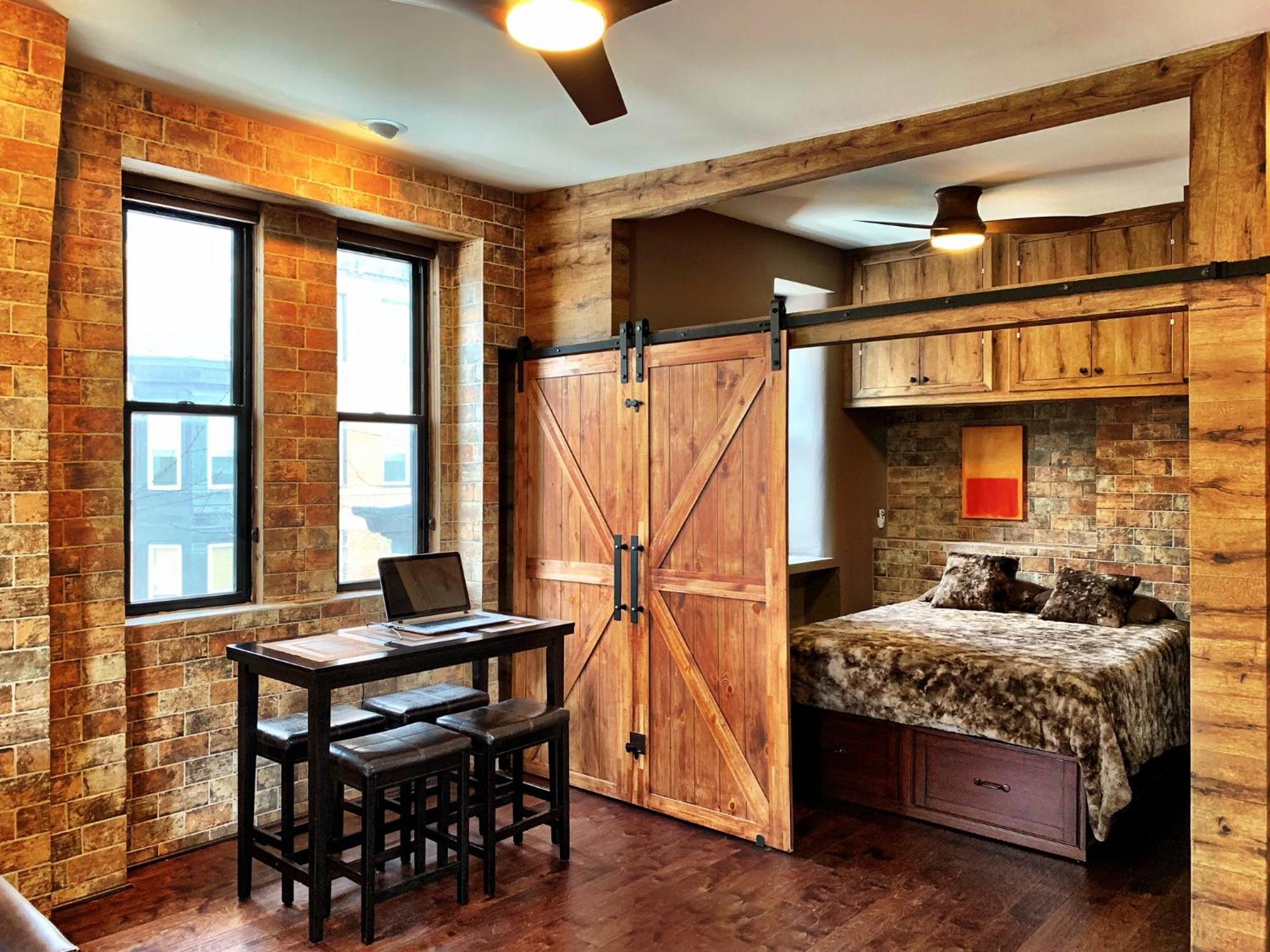 The Picasso On Lincoln Park Apartment Chicago