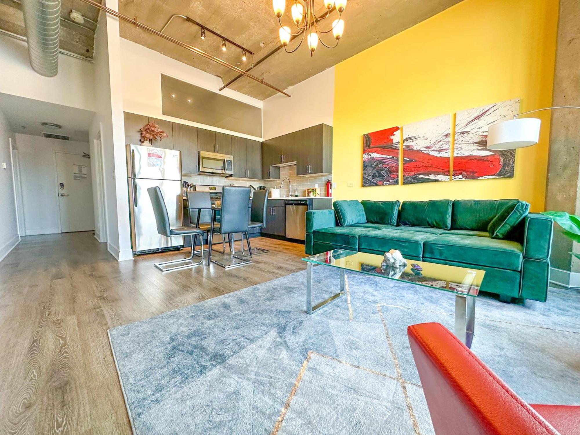 Mccormick 2br-2ba Family Unit For Up To 8 Guests With Skyline View, Optional Parking & Gym Access Apartment *