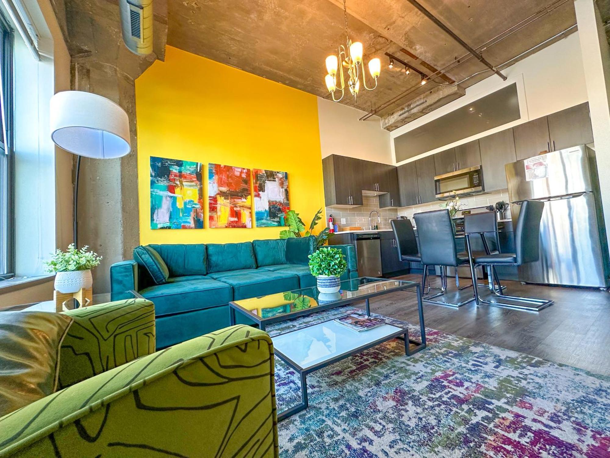 Mccormick 2br-2ba Family Unit For Up To 8 Guests With Skyline View, Optional Parking & Gym