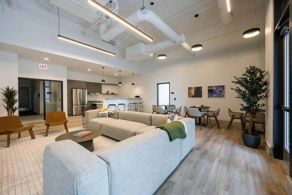 Living Grand 4 Bedroom By Lincoln Park