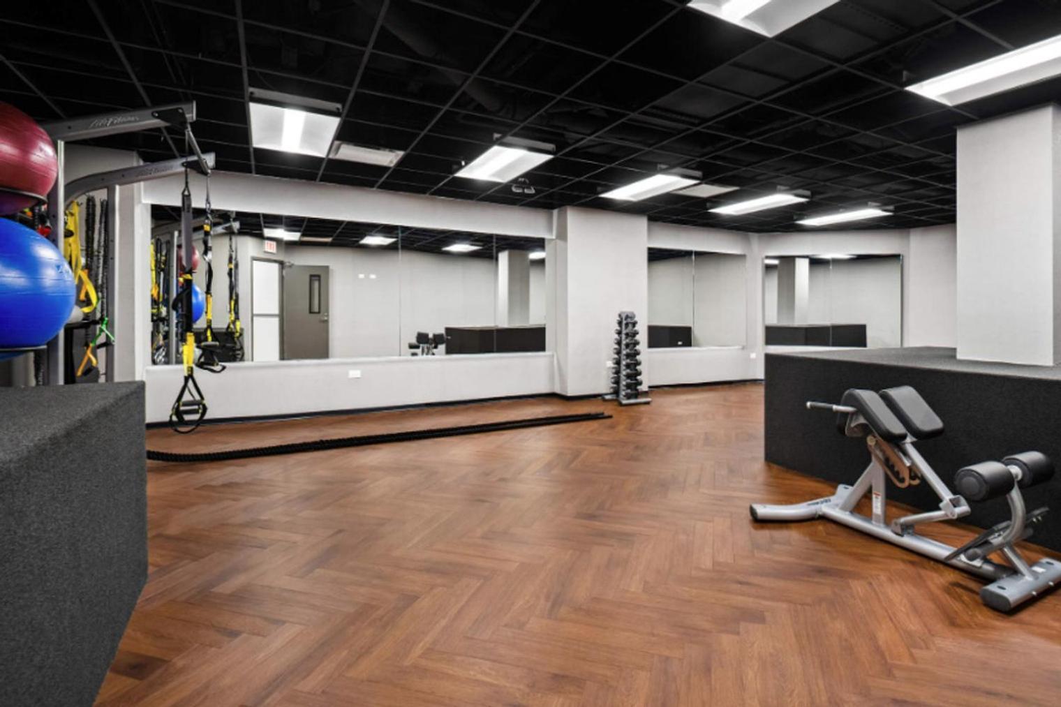 Gold Coast 1br W Doorman Gym 2 Blocks To L Chi-549 Apartamento *