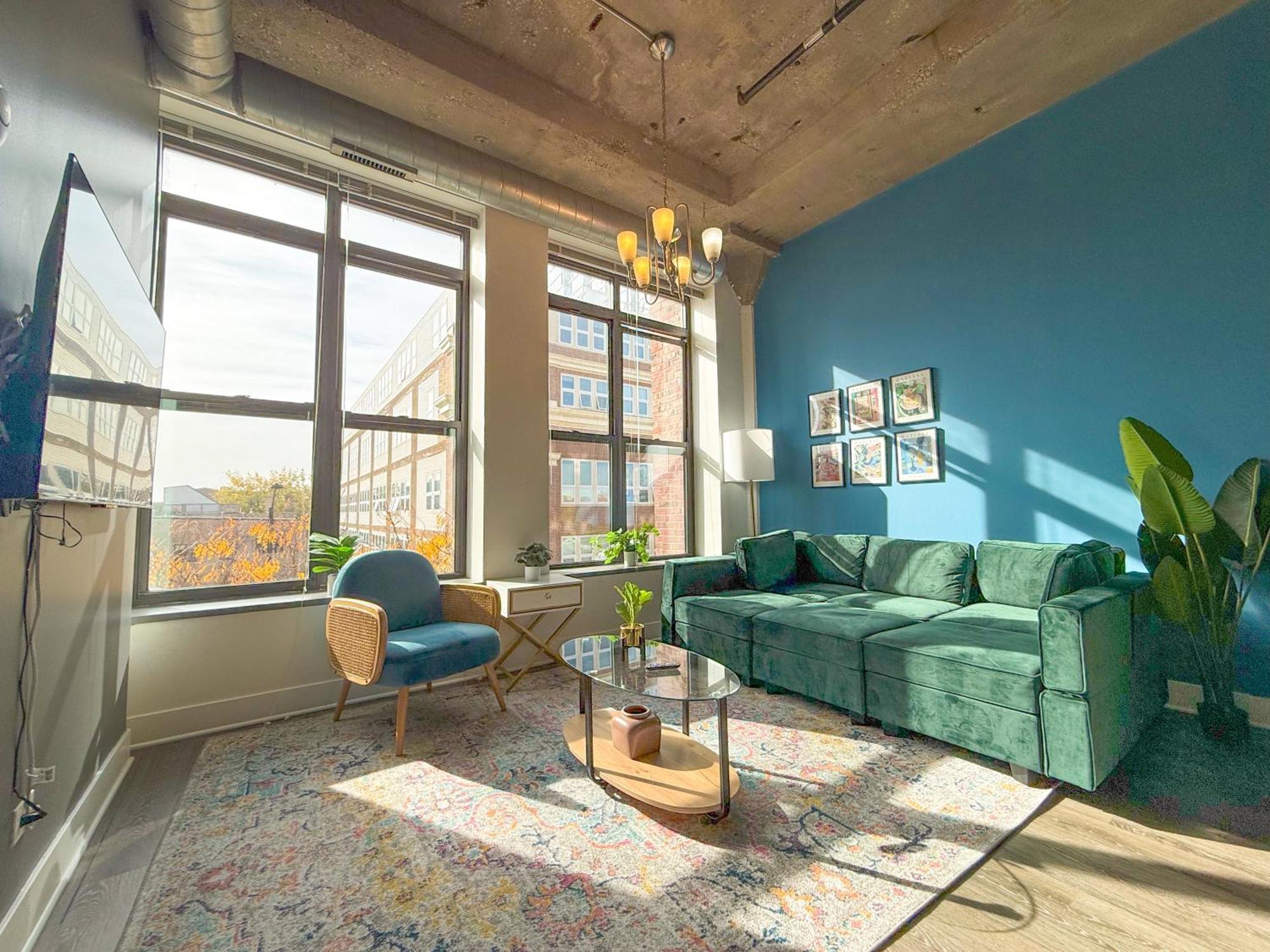 Apartment Mccormick Place Beautiful 2br With Optional Parking Sleeps Up To 8 Near Soldier Field, Grant Park And Lakefront Trail *