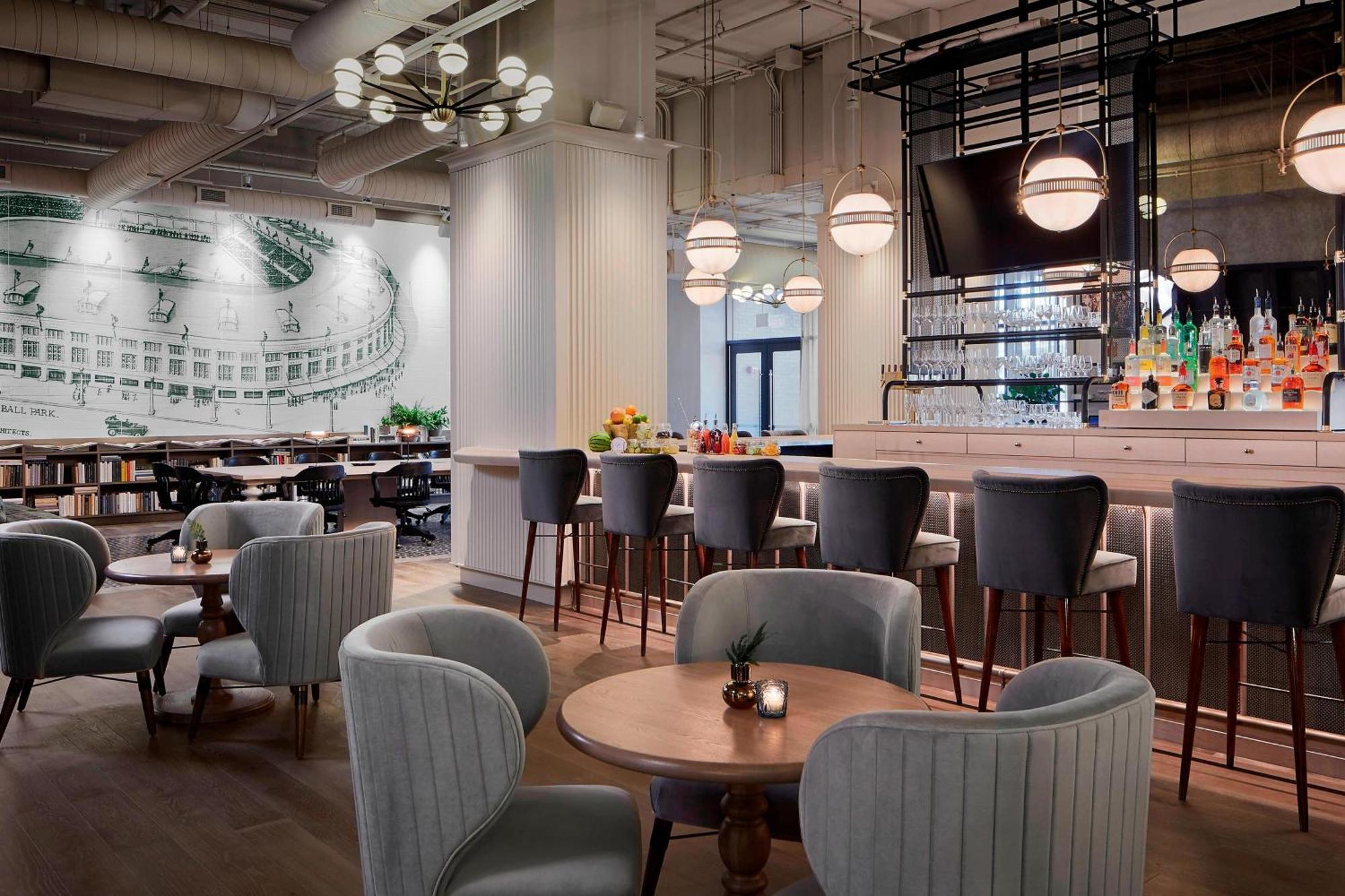 Zachary, Chicago, A Tribute Portfolio Hotel 4*