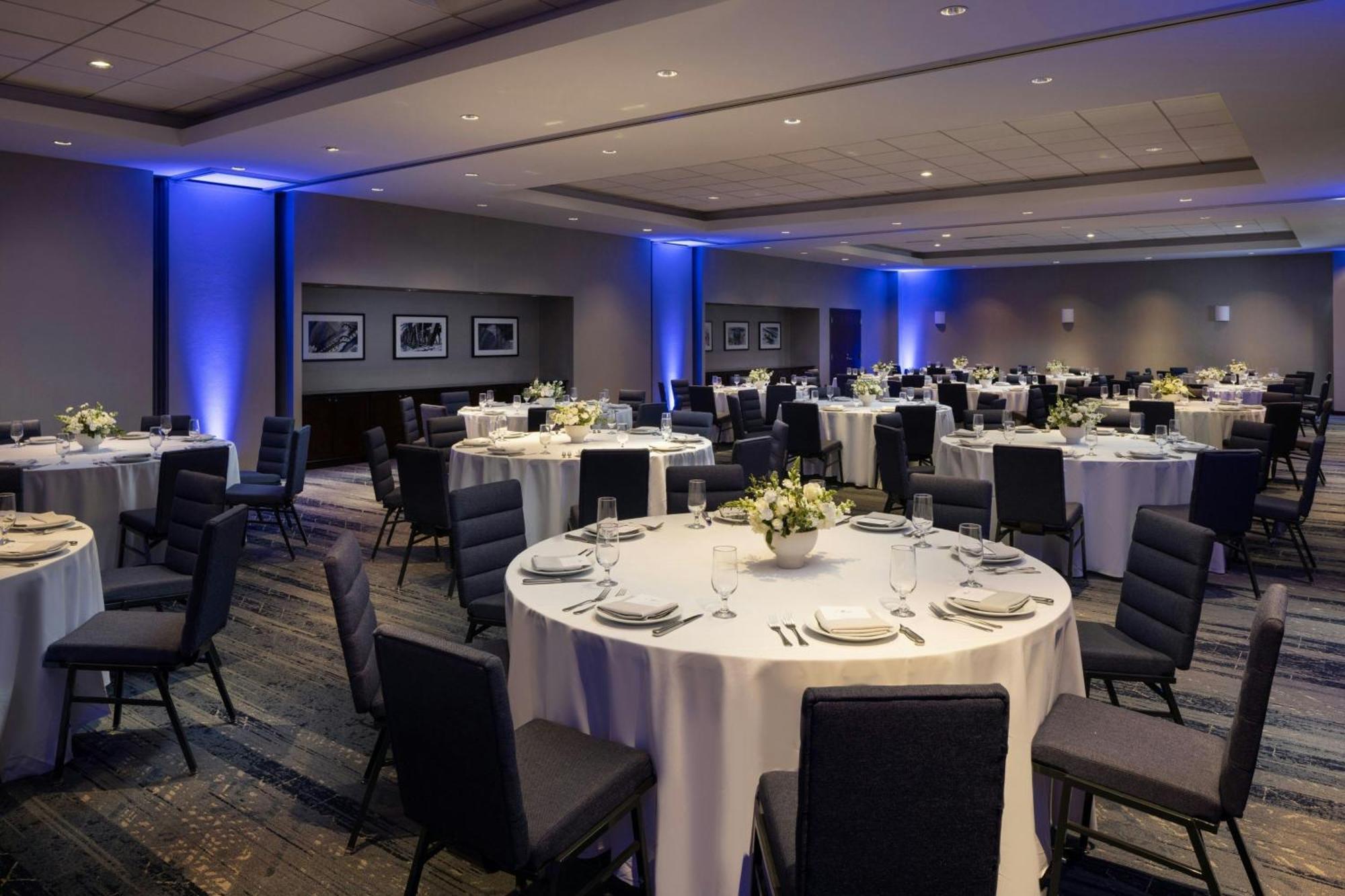 Hotel Courtyard Downtown/magnificent Mile 4*