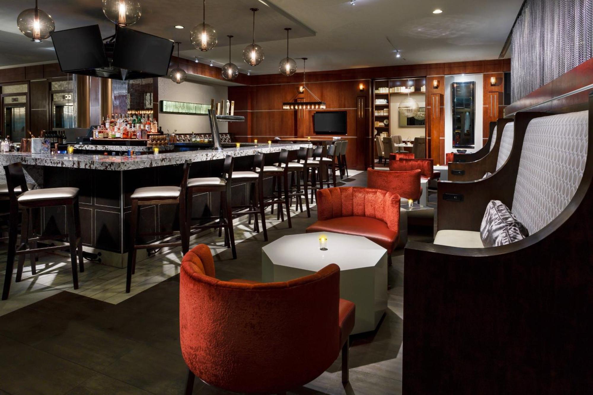 Courtyard Downtown/magnificent Mile Hotel 4*