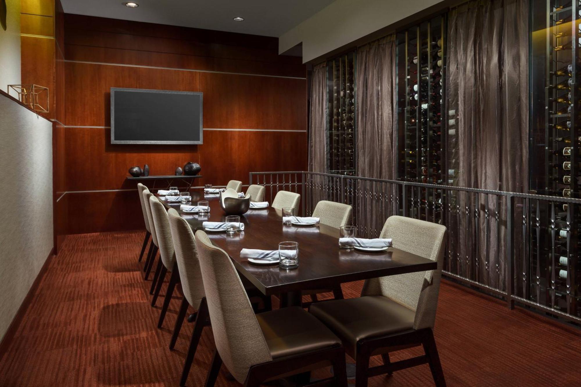 Courtyard Downtown/magnificent Mile Hotel 4*