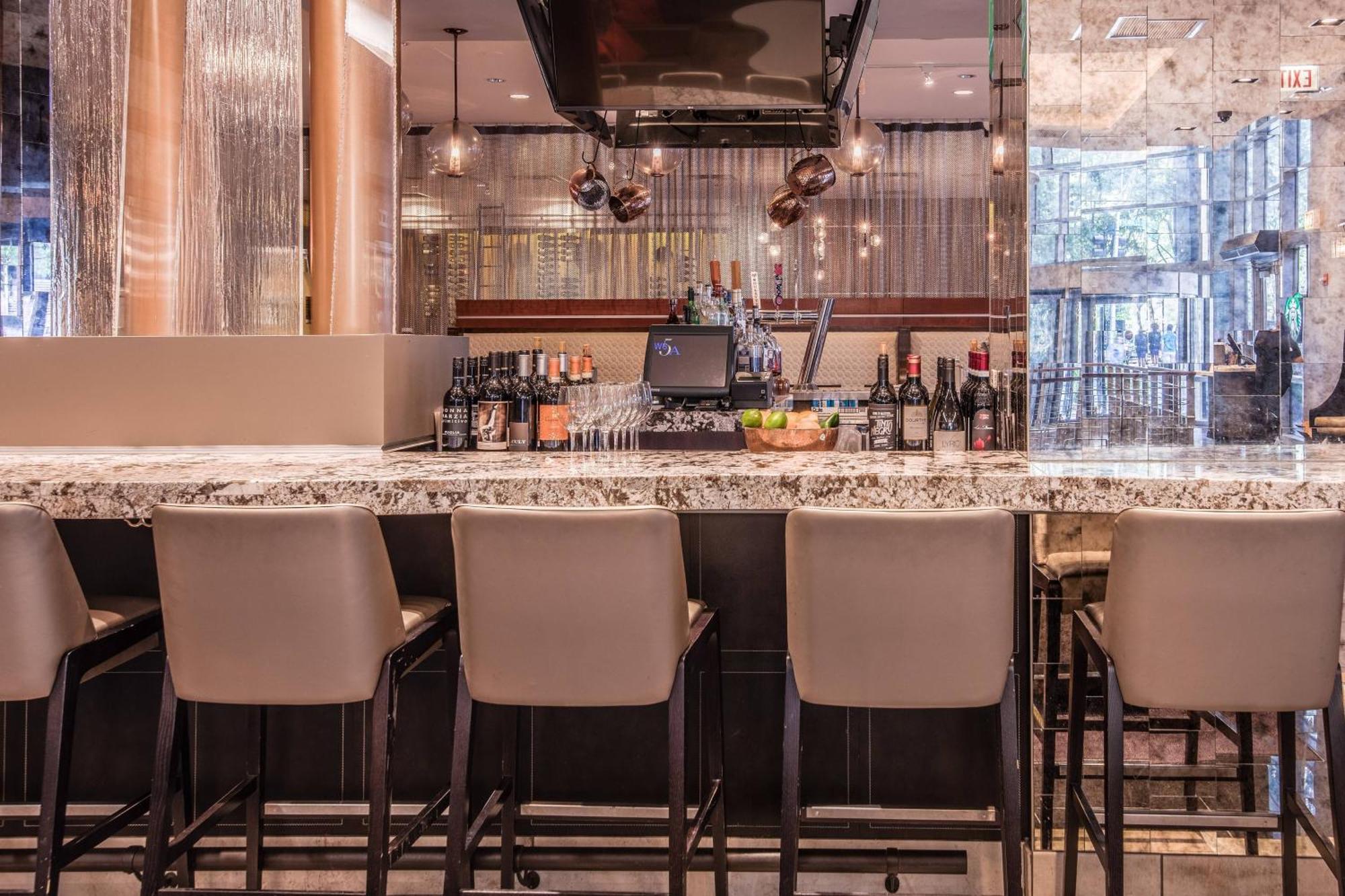 Hotel Courtyard Downtown/magnificent Mile 4*
