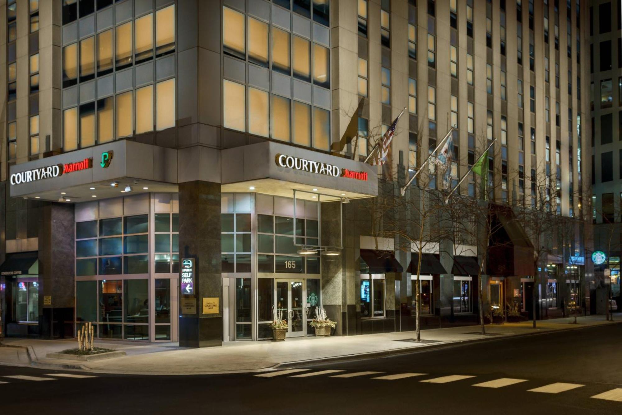 Courtyard Downtown/magnificent Mile