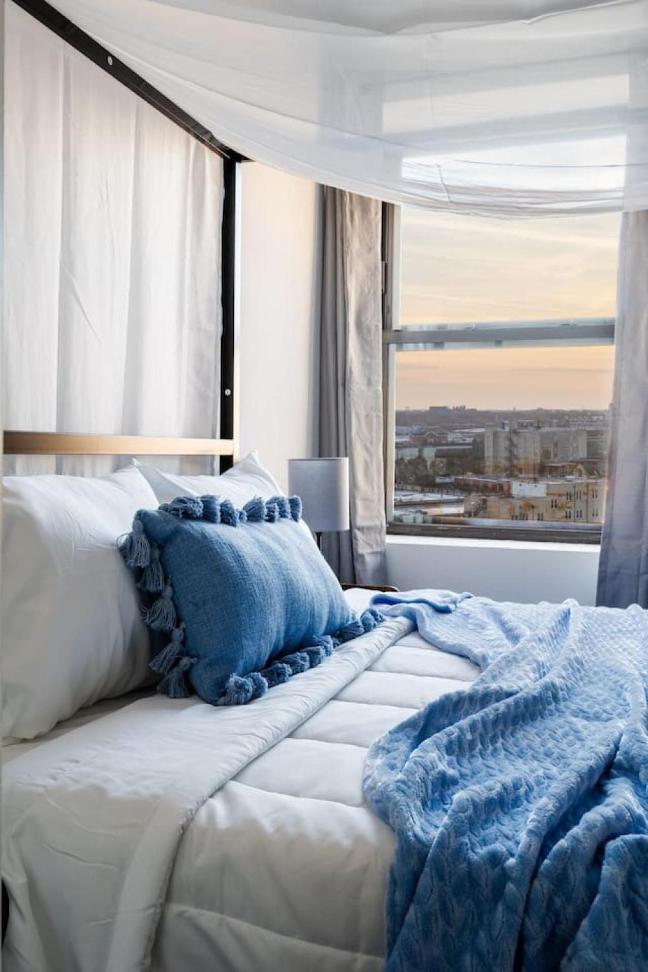 Elegant Stylish Loft Oasis Uptown Rooftop Wfh Gym