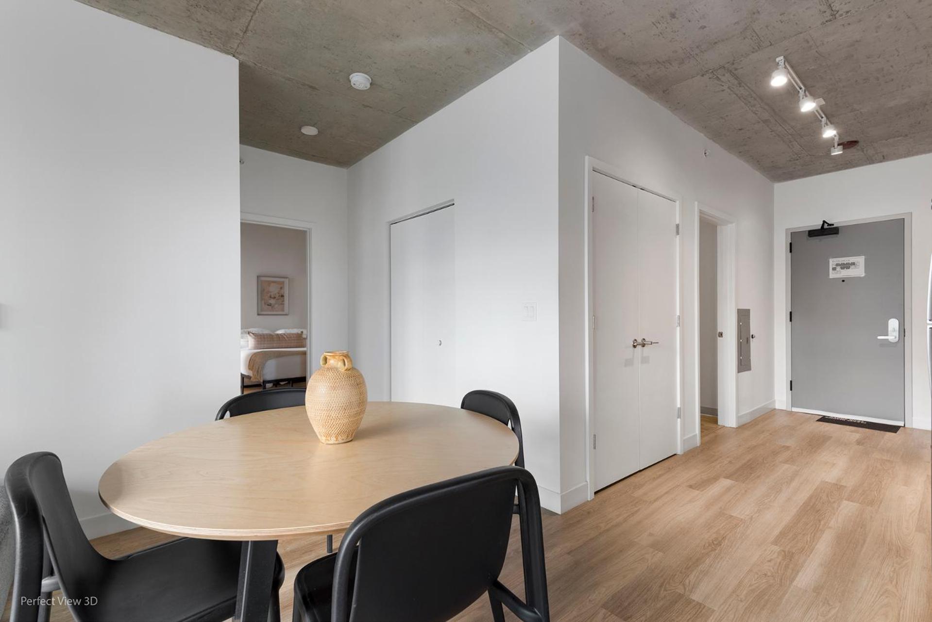 Living Grand 4 Bedroom By Lincoln Park Apartment Chicago