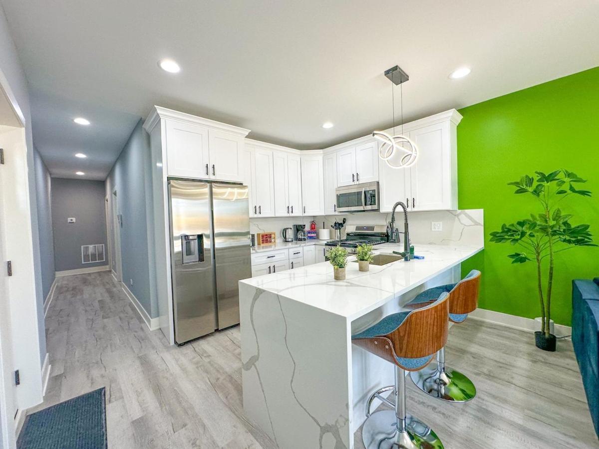 Pilsen Art Center Family Friendly 3br Retreat With Free Parking Near Medical District, Douglas Park And Illinois Apartment
